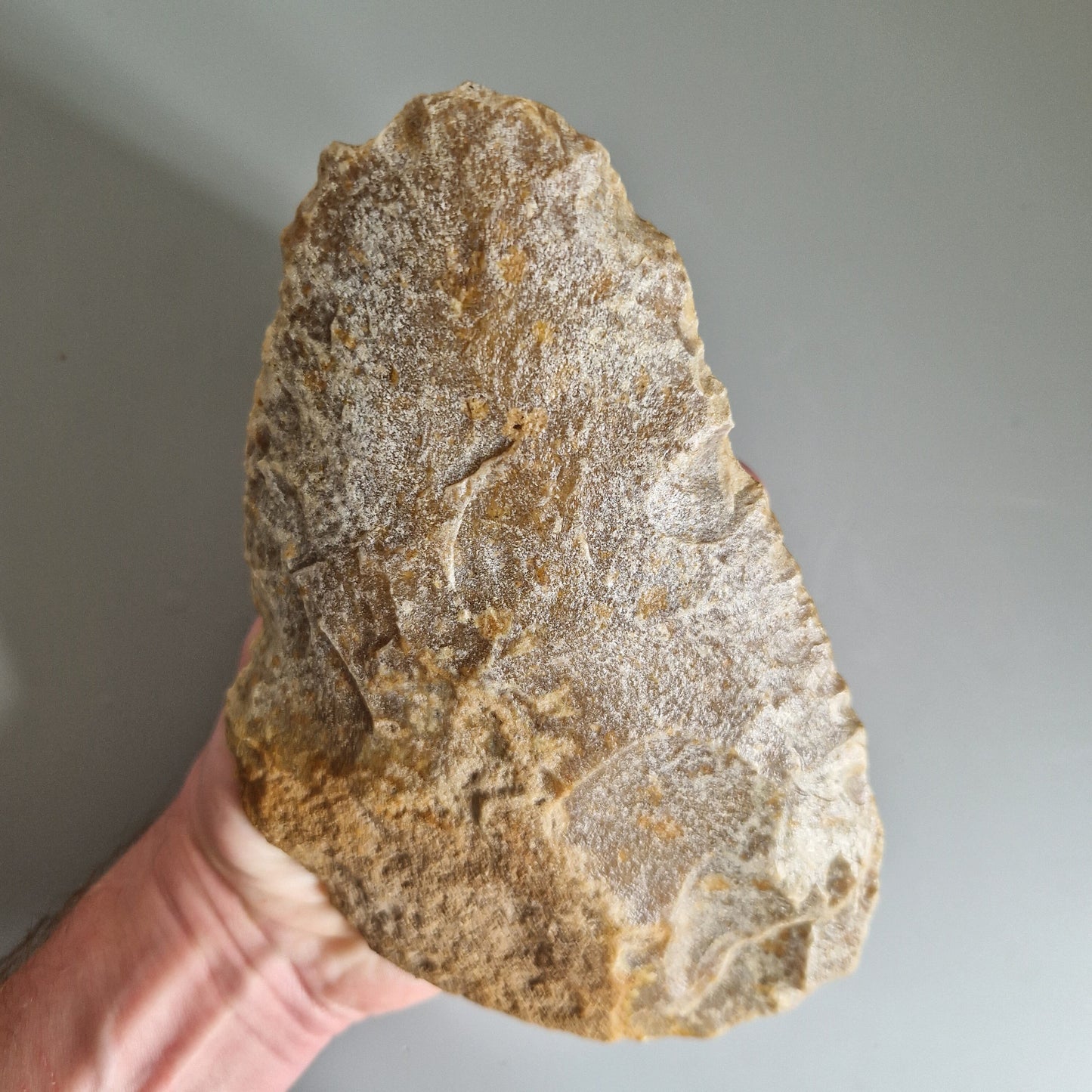 19cm Museum Quality Middle Palaeolithic Handaxe from "Graviers", De L'Aisne - France